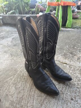 Vintage Black Men's Western Cowboy Boots with Wing-Stitch Detailing